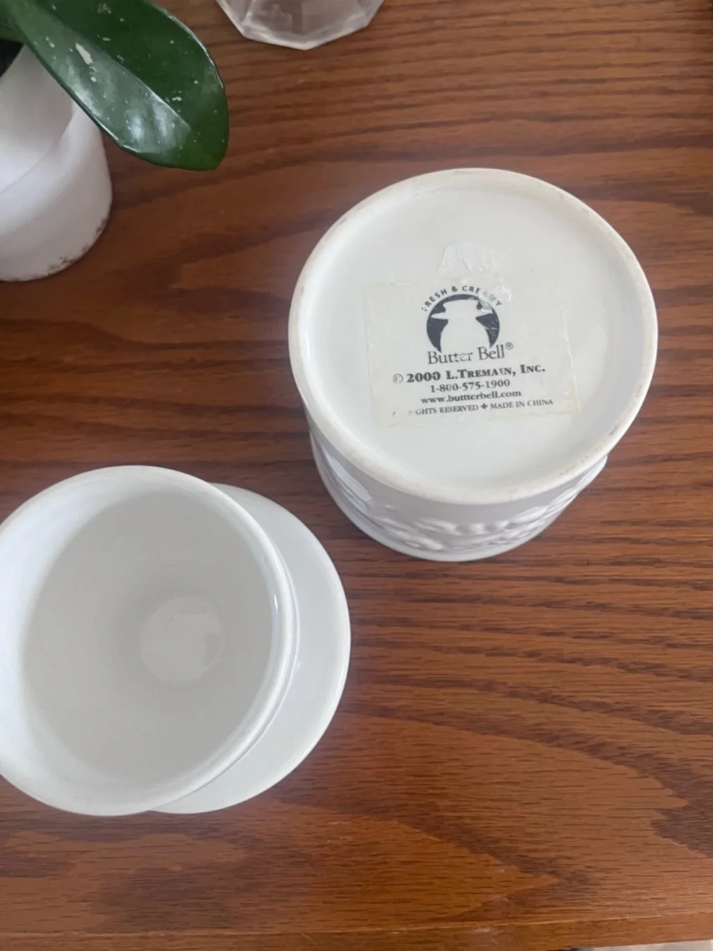 Fresh & creamy White Ceramic Embossed butter bell.